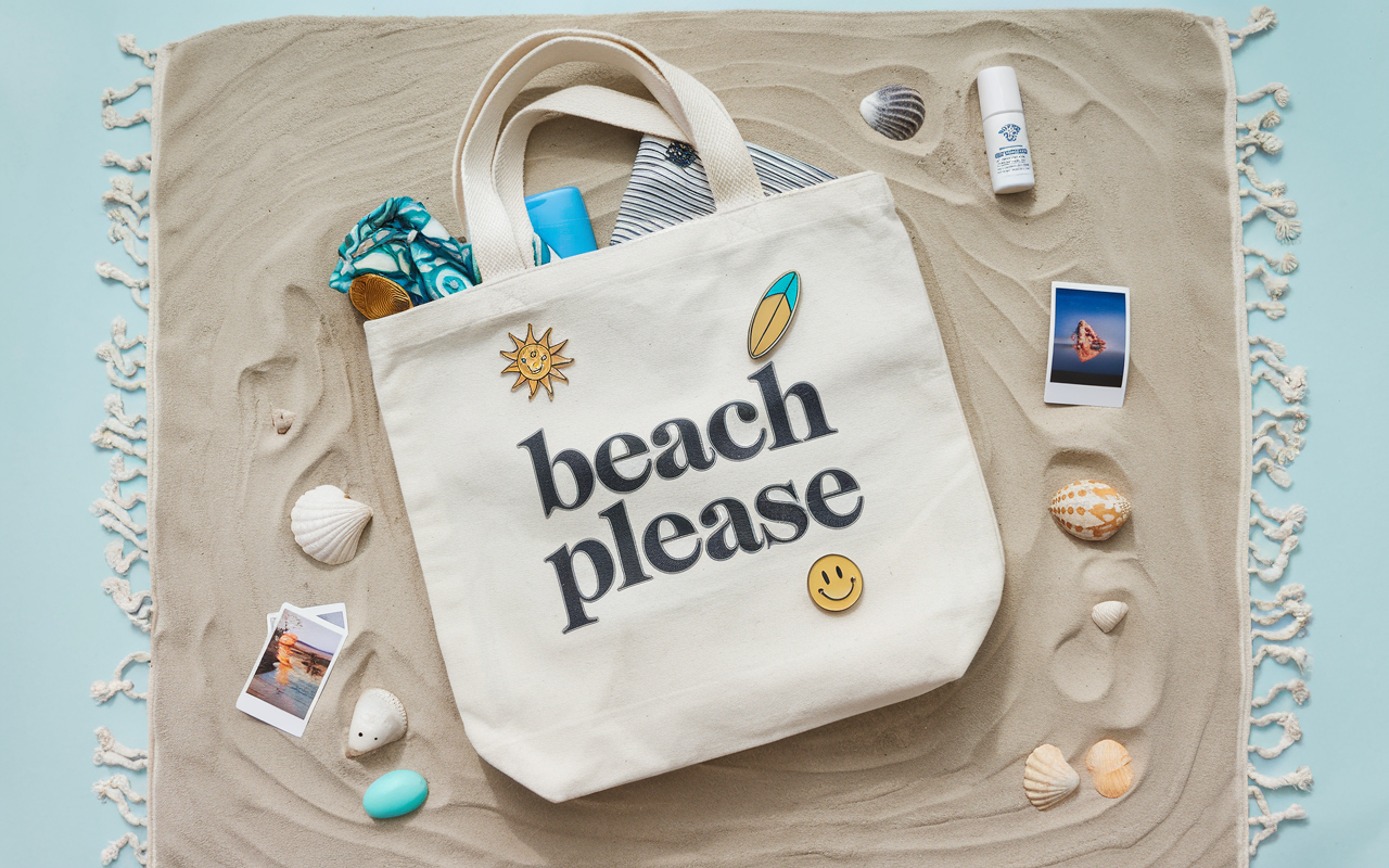 Beachy Button Pins for Your Thrifted Canvas Tote