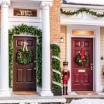 25 Elegant Christmas Door Decorations for a Classy Holiday Porch Makeover