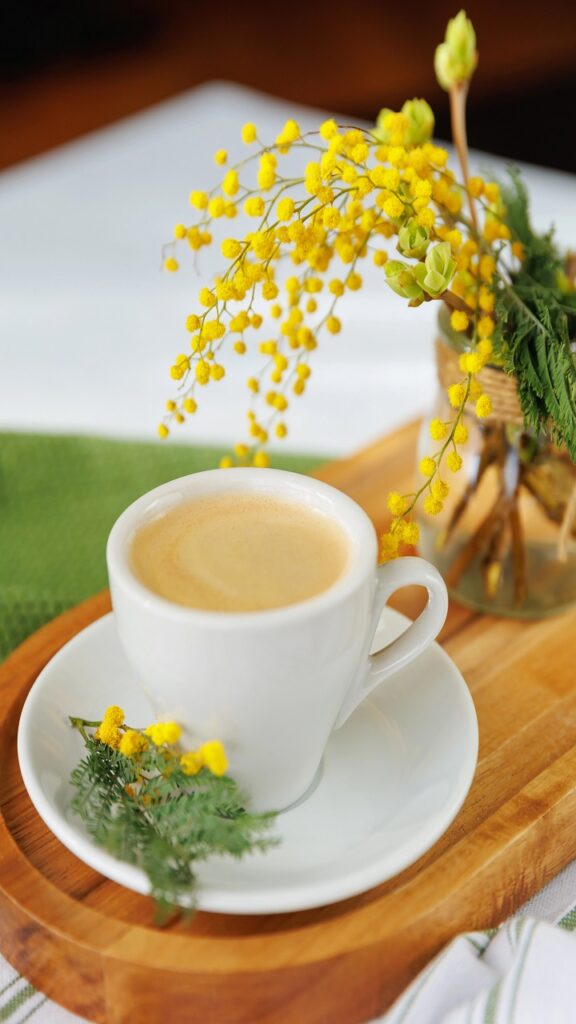 Why Loose Decor Always Feels Messy (Even When It’s Pretty)