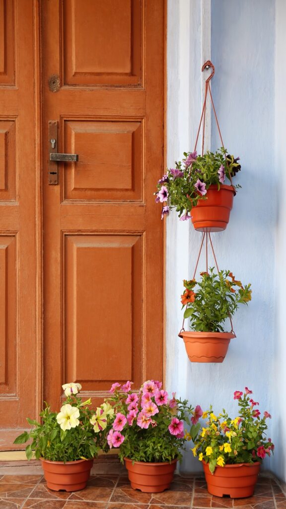 Balanced, Not Busy: Spring Porch Decor with Front Door Flower Pot Ideas