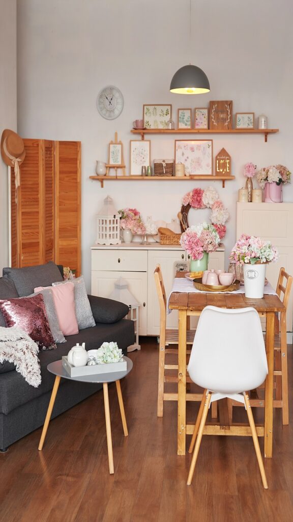 The Art of Editing: Decluttering for Simple Spring Spaces