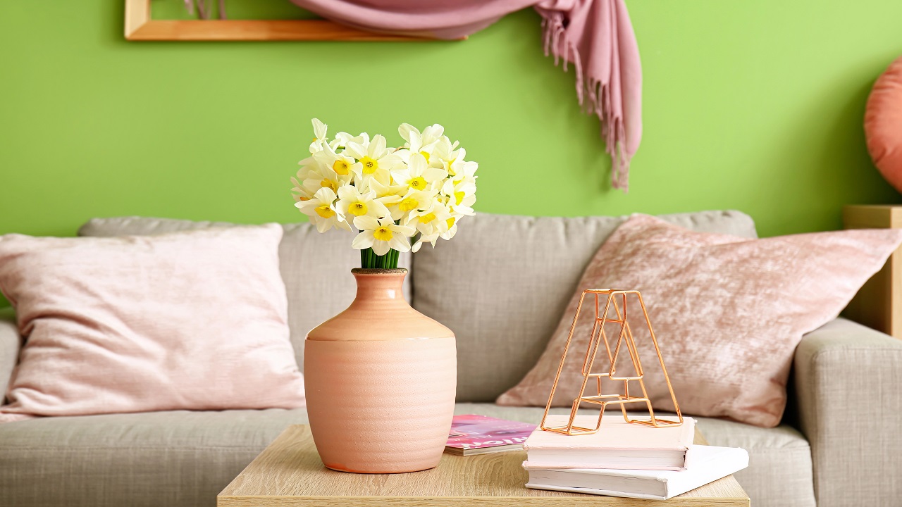 Spring Living Room Decor for Moms: The Candle Trick That Makes Evenings Feel Calm Again