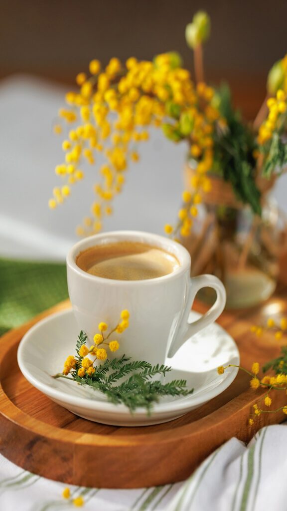 The Best Tray Styles for Spring Coffee Table Decor