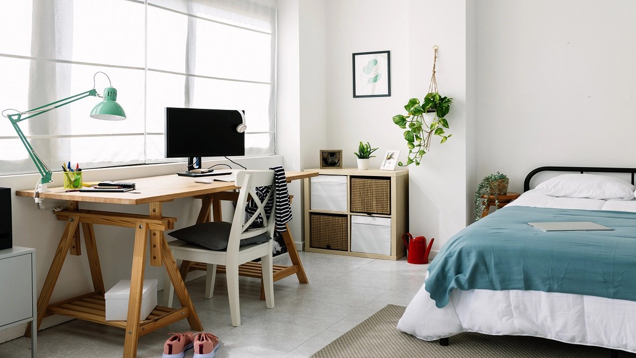 Desk and Work Zone: 10 Productive Setups That Don’t Look Like a Corporate Office