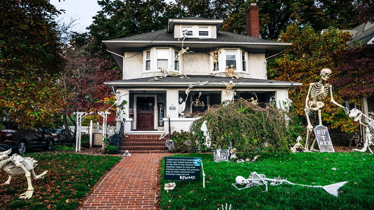 Halloween Decorations Outdoor: The Complete Guide (Ideas, DIY & What Actually Works)