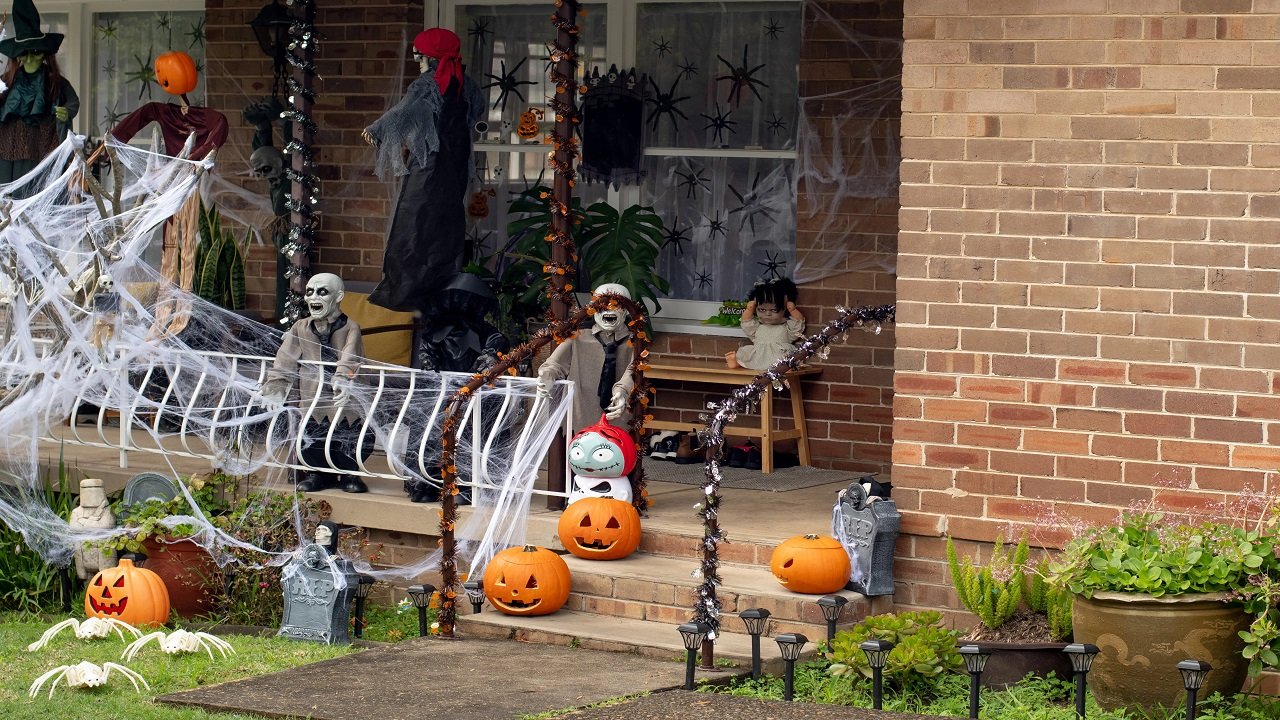 12 Outdoor Halloween Party Decorations That Transform Your Backyard