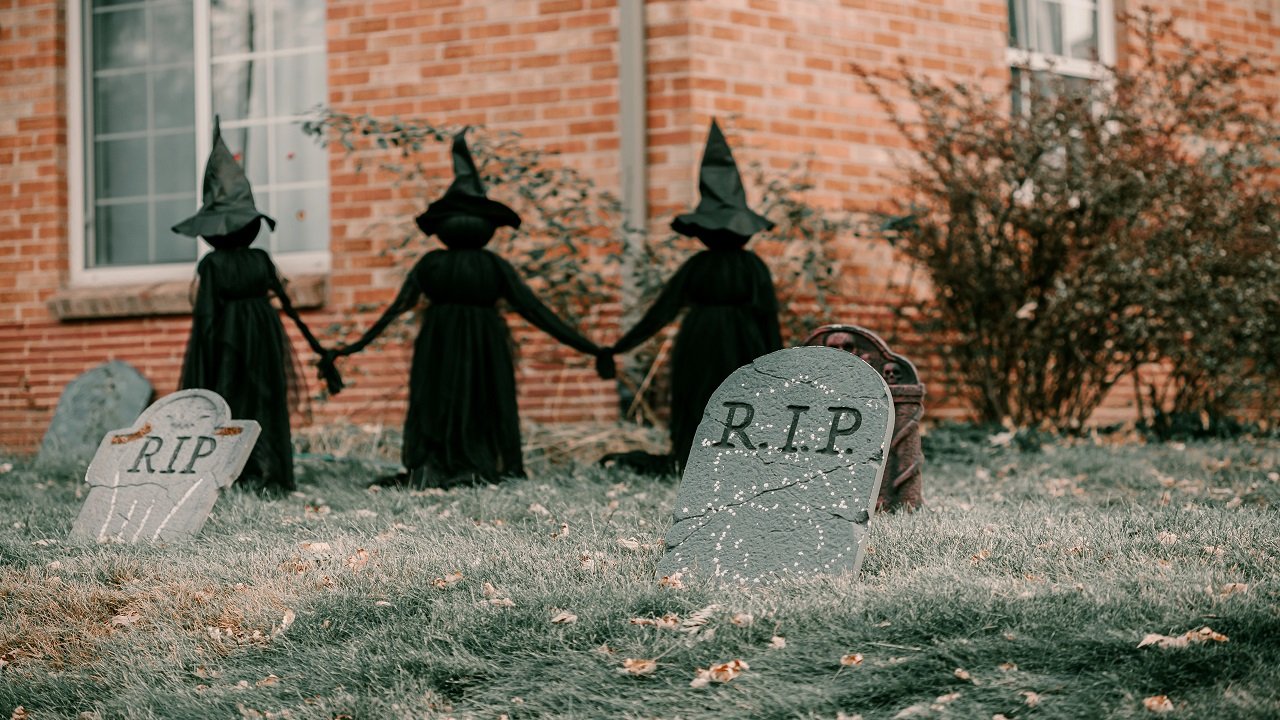 14 DIY Witch Decorations for Your Yard That Are Actually Impressive