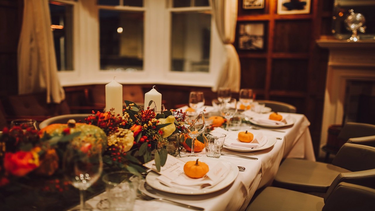 The Ultimate Thanksgiving Table Decor Guide: Every Style, Budget & Table Size
