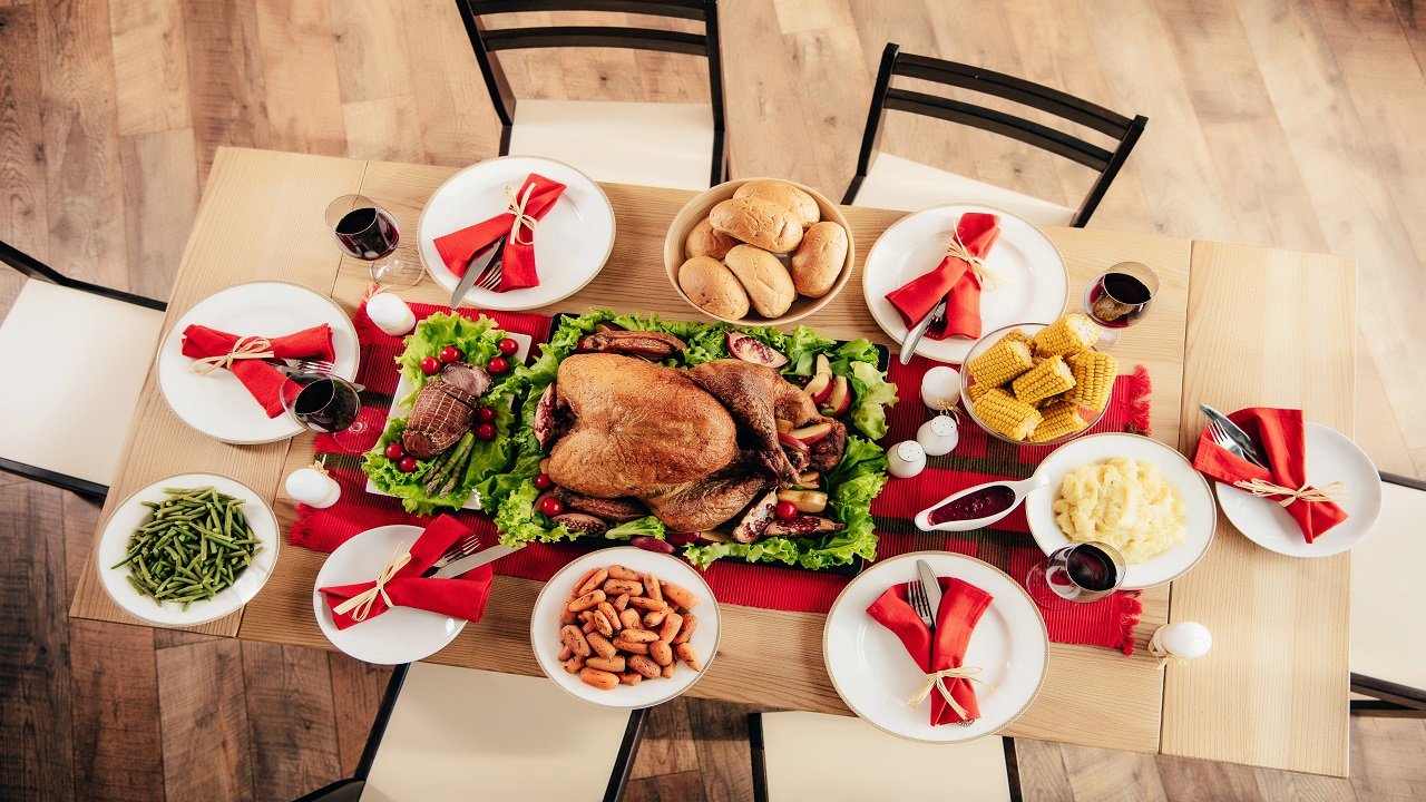 10 Simple Thanksgiving Table Decor Ideas That Look Expensive (But Aren’t)